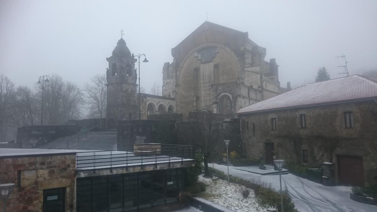 Hotel Santuario Urkiola - Lagunetxea Urquiola Екстериор снимка